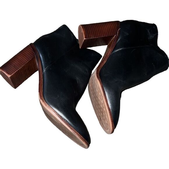 ✨ Antonio Melani
Cammden Casual Leather Block Heel Booties✨ - Picture 5 of 7